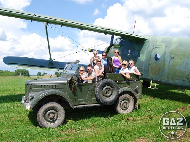 Terenówka Gaz 69 i samolot An-2 "Antek"