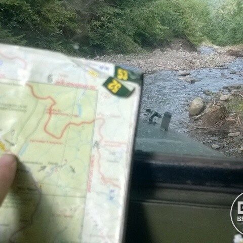 Off-road samochodem gaz 69 w rzece