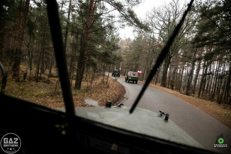 Gaz-69-parada-samochdoów-militarnych-GAZ-Brothers-35 Pojazdy militarne Gaz 69