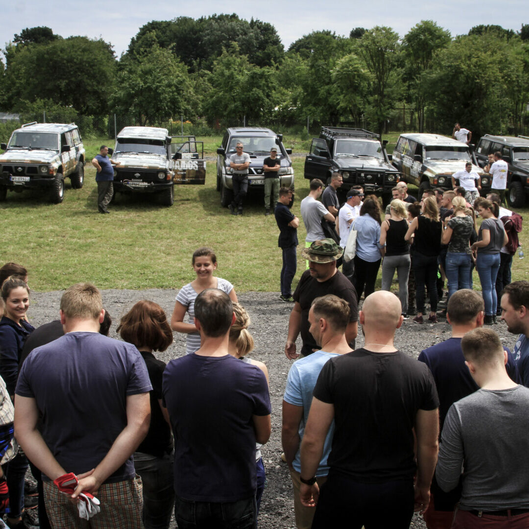 Event integracyjny z wykorzystaniem samochodów off-road